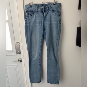 • GAP • Straight Leg Women's Jeans Light Wash Size 28/6